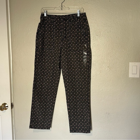 NWOT American Eagle Black Pink Ditsy Mini Floral Print Utility Stretch  Pants - Picture 2 of 8